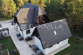 Plitvička jezera,  Korenica,  dvije kuće NKP 470m2, Plitvička Jezera, House