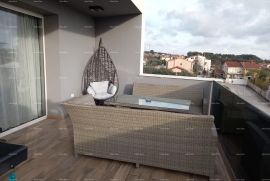 Stan PRODANO!  Pula, penthouse s pogledom na more., Pula, Flat