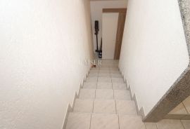 Istra - Poreč, obiteljska kuća sa apartmanima top lokacija, Poreč, Casa