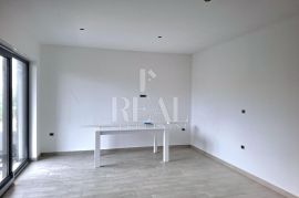 Štinjan stan 88m2,2s+db, VRT 100m2 !, Pula, Wohnung