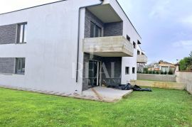 Štinjan stan 88m2,2s+db, VRT 100m2 !, Pula, Wohnung