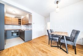 Zagreb, Lovinčićeva, prekrasan dvosoban stan NKP 58,74 m2 + 2GPM, Zagreb, Appartamento