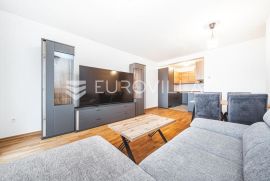 Zagreb, Lovinčićeva, prekrasan dvosoban stan NKP 58,74 m2 + 2GPM, Zagreb, Appartamento