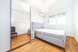 Zagreb, Lovinčićeva, prekrasan dvosoban stan NKP 58,74 m2 + 2GPM, Zagreb, Appartamento