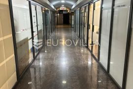 Split, Dobri - ured na prvom katu poslovne zgrade (52 m2), Split, Εμπορικά ακίνητα