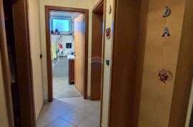 Crikvenica, stan, 3S+DB, 94m2 s vrtom i parkingom, Crikvenica, Apartamento