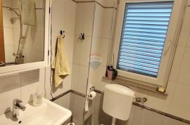 Crikvenica, stan, 3S+DB, 94m2 s vrtom i parkingom, Crikvenica, Apartamento