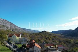 Prostrana kuća s vrtom, potencijalom proširenja i spremna za ulaganje: Vaše idealno utočište u Driveniku, Vinodolska Općina, Kuća