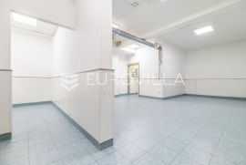 Sesvete, ulični poslovni prostor 351 m2 u prizemlju stambeno-poslovne zgrade, Zagreb, Poslovni prostor