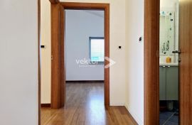 Martinkovac, etaža s pogledom na more, Rijeka, Appartement