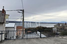 Kuća za adaptaciju s prekrasnim pogledom, tri stana,230 m2, Crikvenica, House