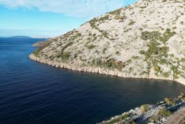 Kuća sa bazenom na obali mora, Senj, House