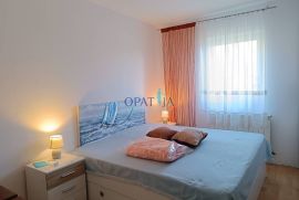 Pobri - 3 sobni stan, balkon, velika terasa i 2 parkirna mjesta, Opatija - Okolica, Wohnung