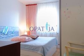 Pobri - 3 sobni stan, balkon, velika terasa i 2 parkirna mjesta, Opatija - Okolica, Wohnung