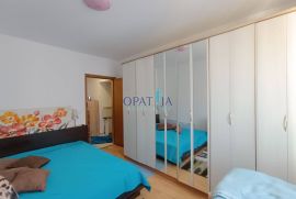 Pobri - 3 sobni stan, balkon, velika terasa i 2 parkirna mjesta, Opatija - Okolica, Wohnung