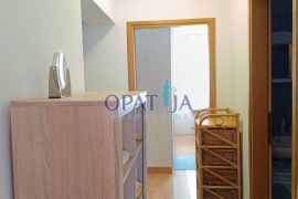 Pobri - 3 sobni stan, balkon, velika terasa i 2 parkirna mjesta, Opatija - Okolica, Wohnung