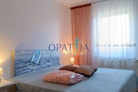 Pobri - 3 sobni stan, balkon, velika terasa i 2 parkirna mjesta, Opatija - Okolica, Wohnung