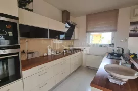 Prodaja, Maksimir stan 113m2+garaža+VPM, Zagreb, Apartamento