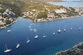 SEVID, KUĆA 70M OD MORA, Marina, Kuća