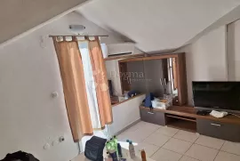 STAN U ROVINJU , na 300 m od mora, POVOLJNA PRODAJA ZA RENOVACIJU, Rovinj, Flat