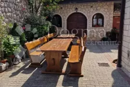 Kuća s uhodanim turističkim najmom i pogledom na more!, Crikvenica, Kuća