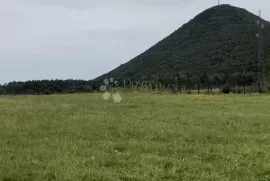 Zemljište u okolici Gospića (Debelo Brdo) površine 14077 m2, Gospić - Okolica, Zemljište