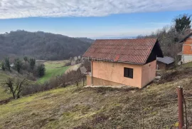 Vikend kuća sa prostranim zemljištem i garažom, Donja Stubica, Kuća