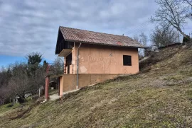 Vikend kuća sa prostranim zemljištem i garažom, Donja Stubica, Kuća