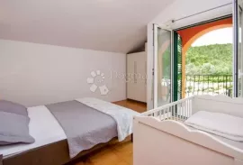 VILA - PRILIKA ZA INVESTICIJU, Skradin, Kuća