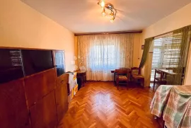 STAN NA FREKVENTNOJ LOKACIJI!, Pula, Apartamento