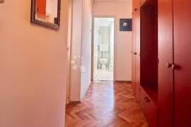 STAN NA FREKVENTNOJ LOKACIJI!, Pula, Apartamento