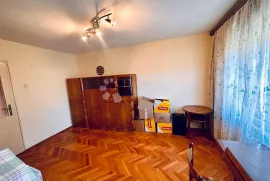 STAN NA FREKVENTNOJ LOKACIJI!, Pula, Apartamento