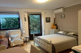 ROVINJ – izvrsna mirna lokacija blizu mora i centra grada, Rovinj, Casa