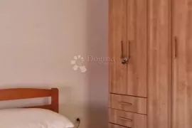 Osunčan apartman s pogledom na more, Ližnjan, Daire