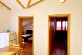 Osunčan apartman s pogledom na more, Ližnjan, Daire