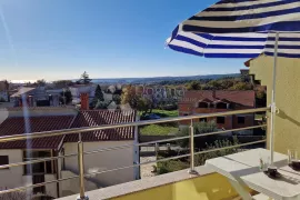 Osunčan apartman s pogledom na more, Ližnjan, Daire