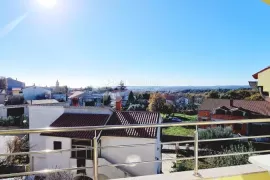 Osunčan apartman s pogledom na more, Ližnjan, Daire