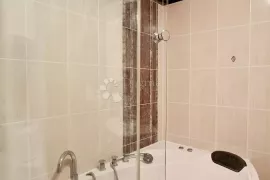 Osunčan apartman s pogledom na more, Ližnjan, Daire