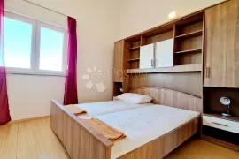 Osunčan apartman s pogledom na more, Ližnjan, Daire