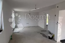 Dugo Selo(Lupoglav) Legalna Kuća 225m2, Brckovljani, Kuća