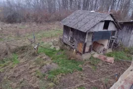 Velika gospodarska zgrada i solidna kuća, Gvozd, Σπίτι