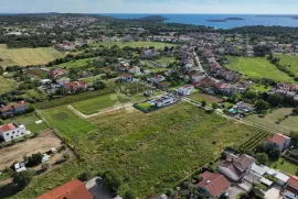 IDEALNO GRAĐ. ZEMLJIŠTE 830 M2 - Fažana okolica, Fažana, Zemljište