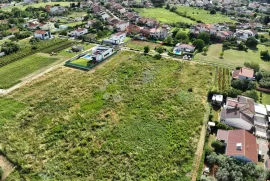 GRAĐEVINSKO ZEMLJIŠTE 690M2 U BLIZINI MORA, Fažana, Zemljište