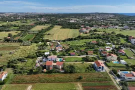 ATRAKTIVNO GRAĐEVINSKO ZEMLJIŠTE BLIZINA MORA, Fažana, Land