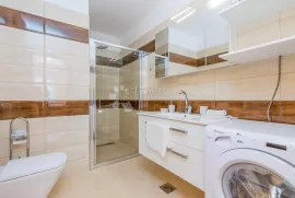 Atraktivan apartman za najam 200 m od mora!, Kostrena, Stan