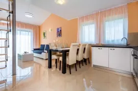 Atraktivan apartman za najam 200 m od mora!, Kostrena, Stan