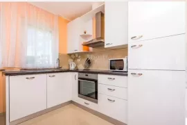 Atraktivan apartman za najam 200 m od mora!, Kostrena, Stan