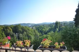 Izvanredna prostrana kuća na bregima iznad Slovenije!, Hum Na Sutli, Kuća