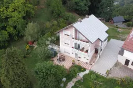 Izvanredna prostrana kuća na bregima iznad Slovenije!, Hum Na Sutli, Kuća