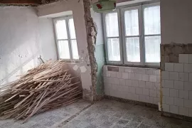 MURTER - Kuća za renovaciju u samom centru, Murter, House